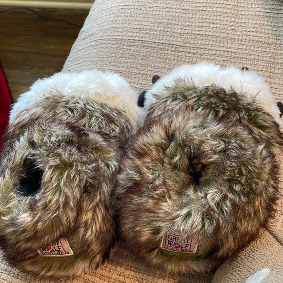 NWOT furry paw slippers - Picture 2 of 4